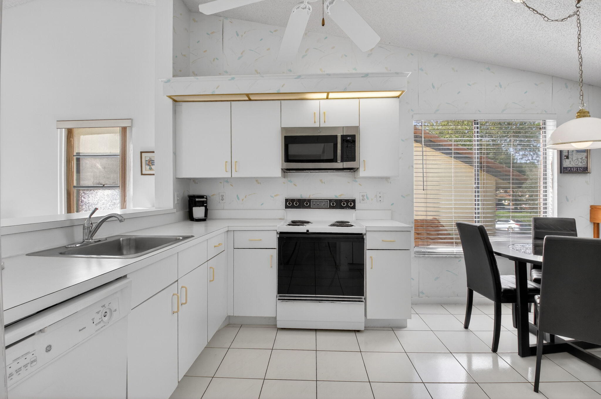 10279 N Circle Lake Drive 202