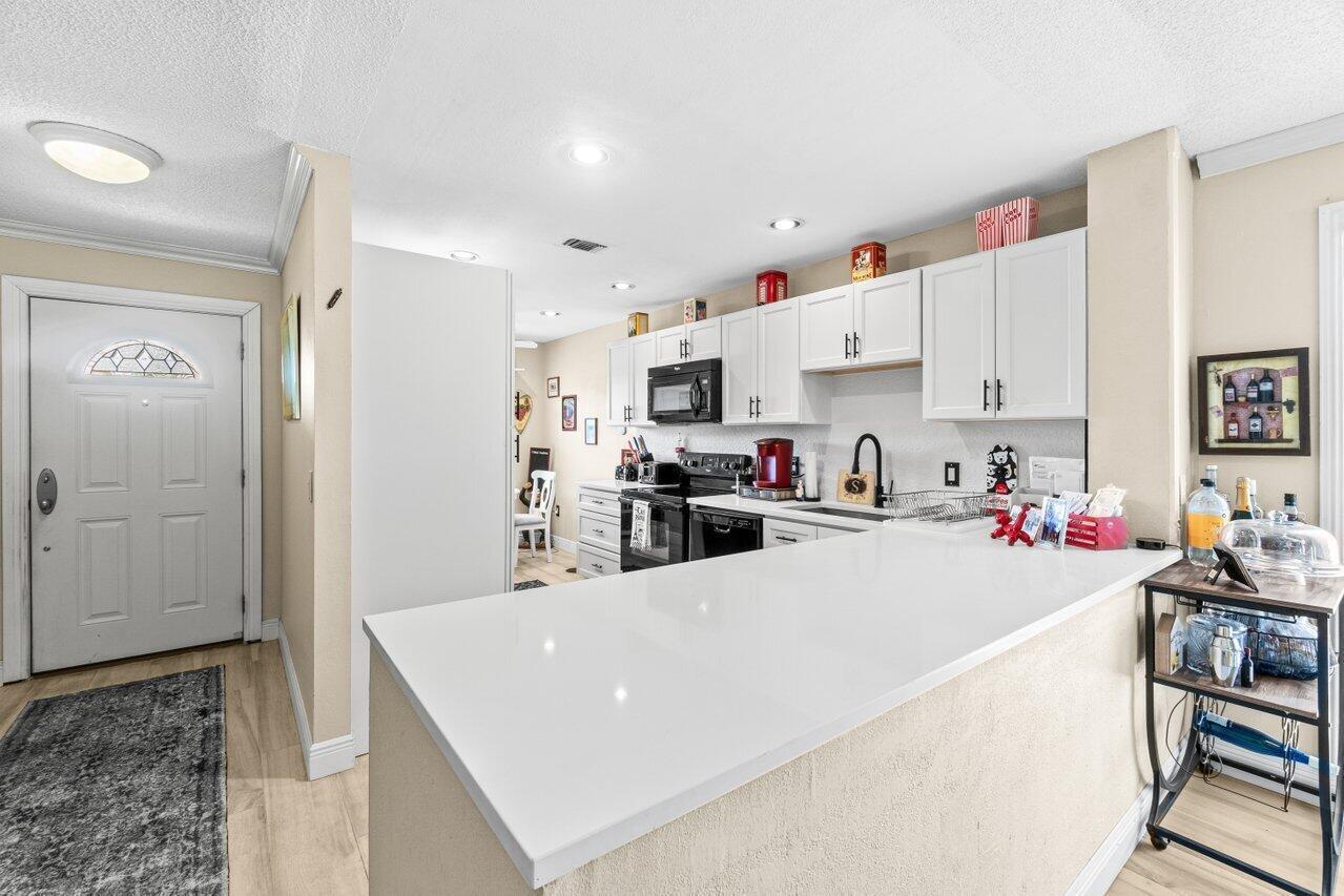 4 Stratford Drive E B