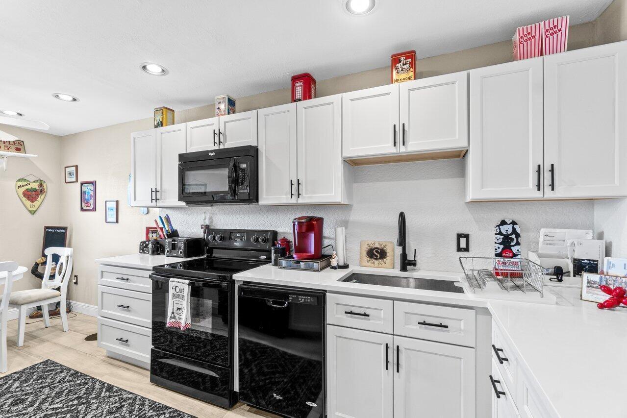 4 Stratford Drive E B