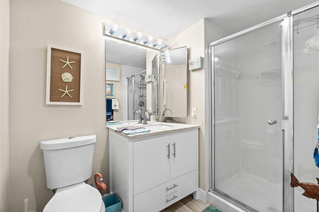 4 Stratford Drive E B