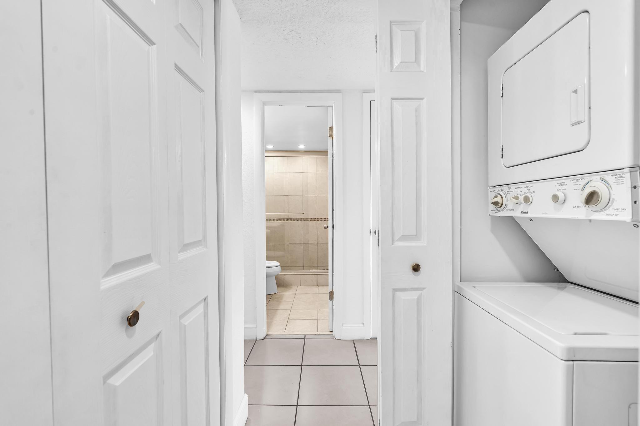 1779 NE 40th Place 405