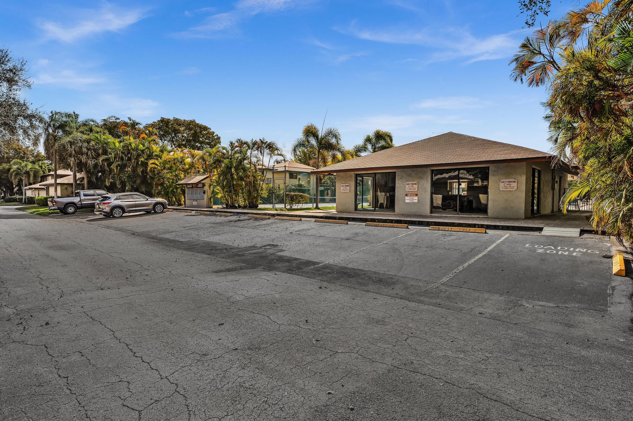 1779 NE 40th Place 405