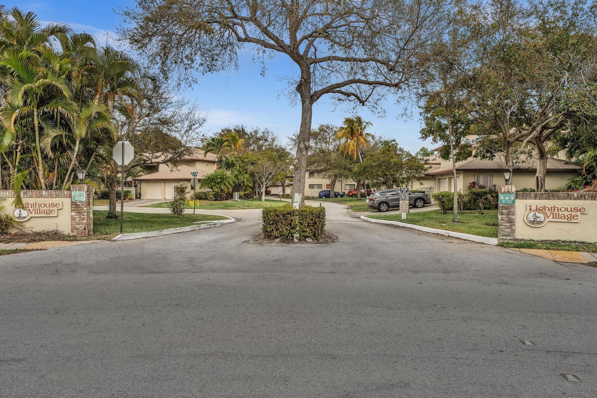 1779 NE 40th Place 405