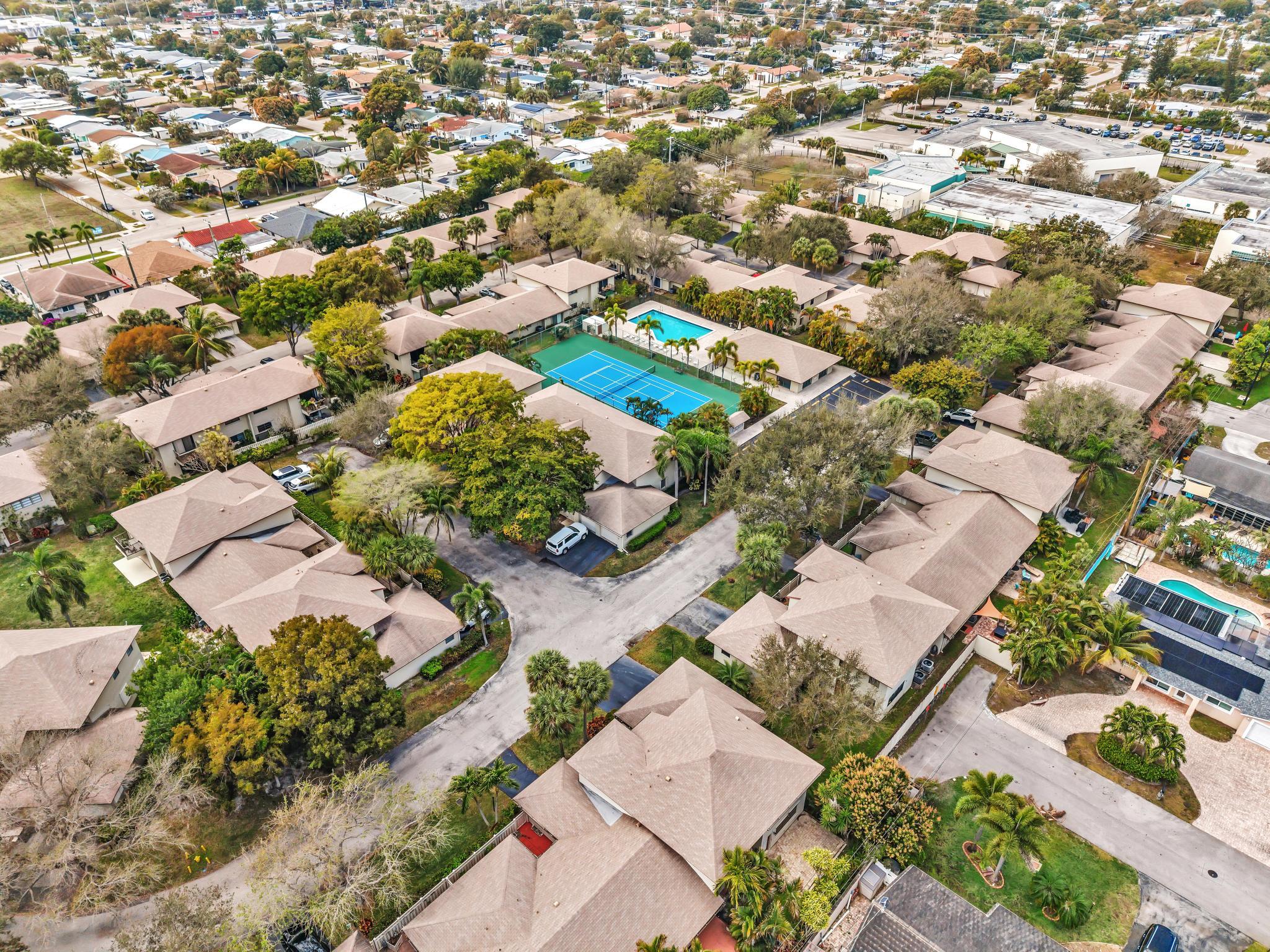 1779 NE 40th Place 405