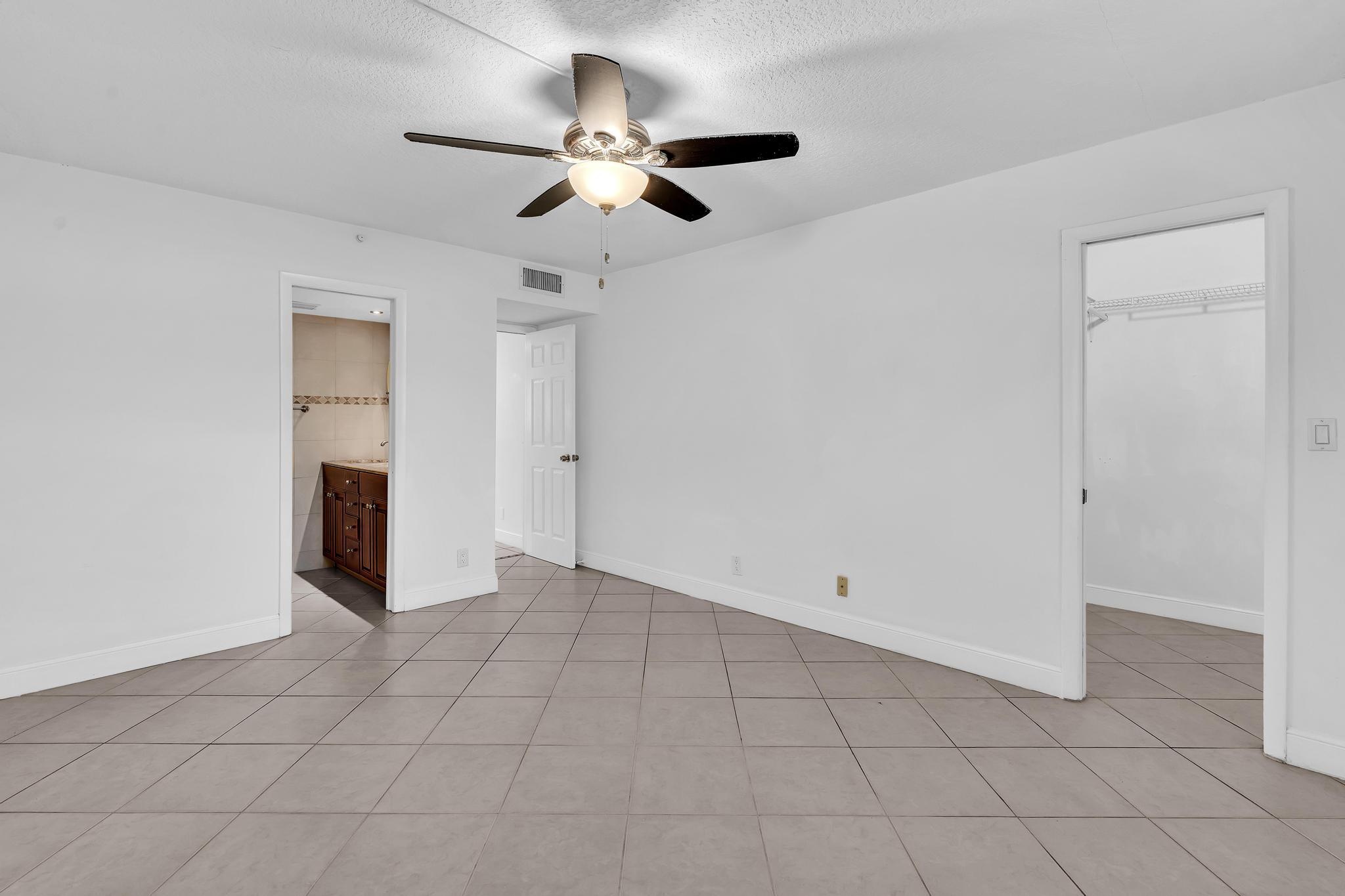 1779 NE 40th Place 405