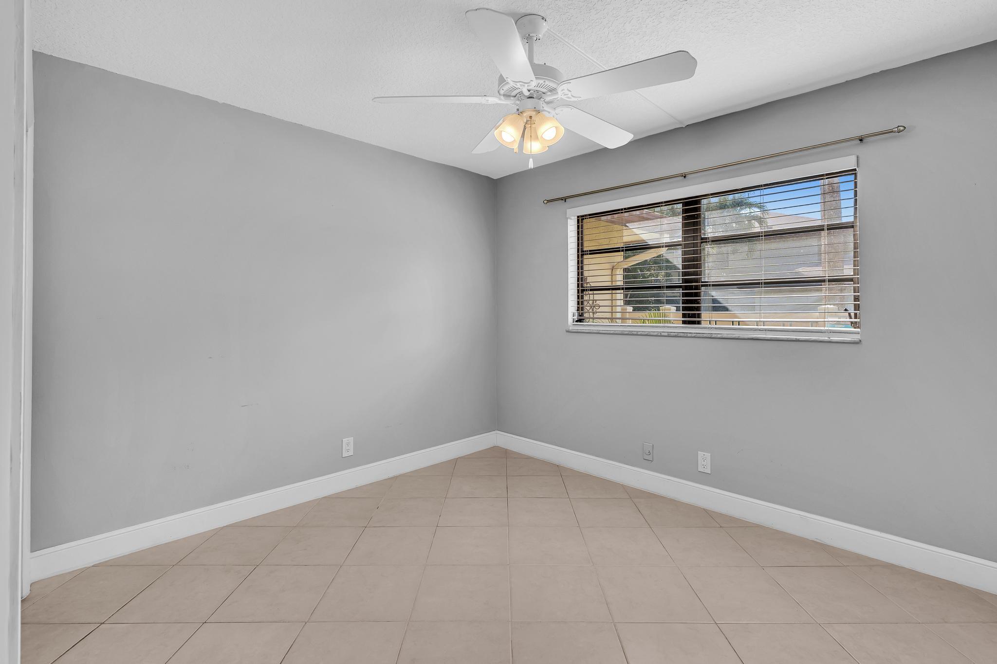 1779 NE 40th Place 405