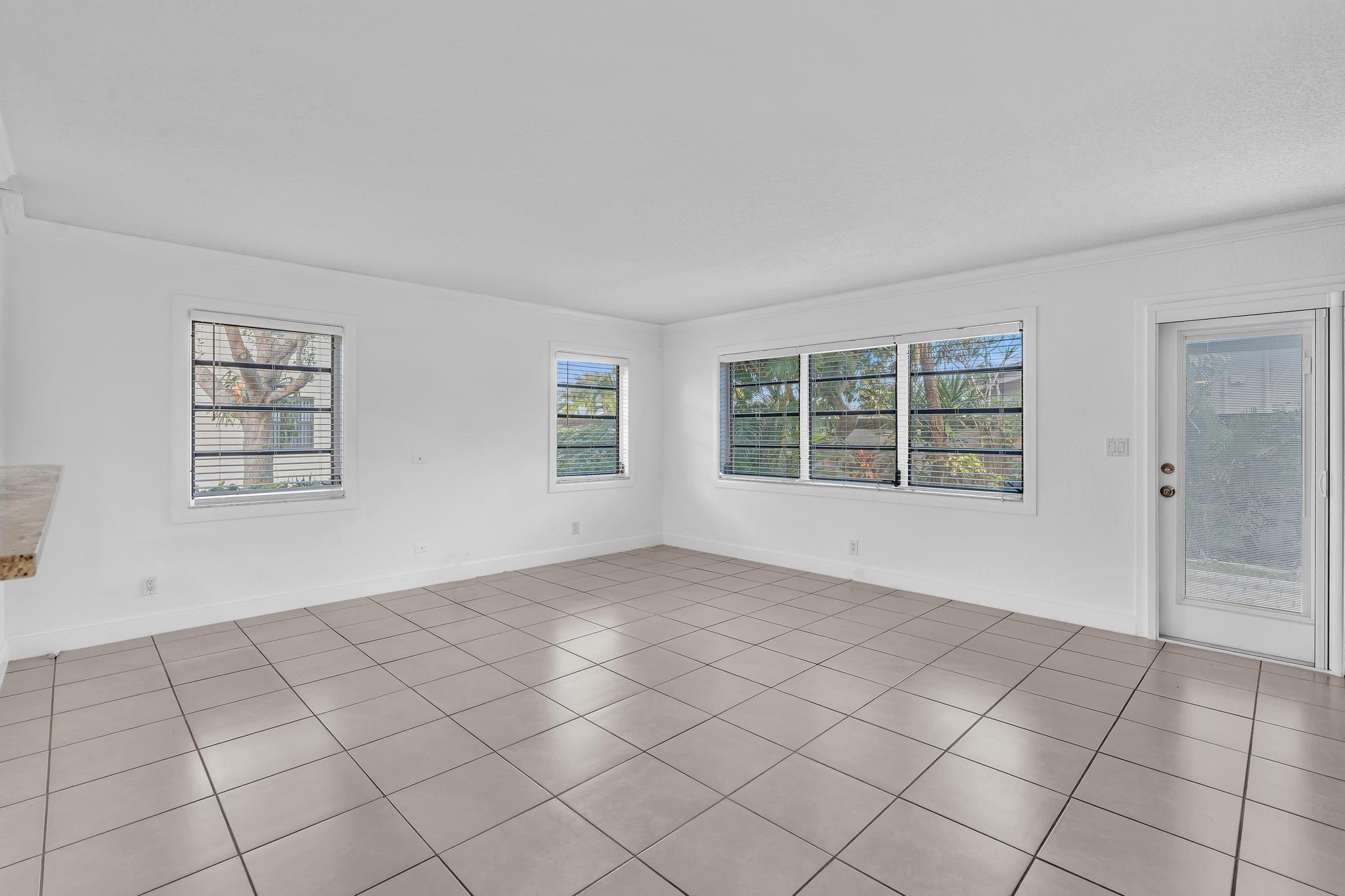 1779 NE 40th Place 405