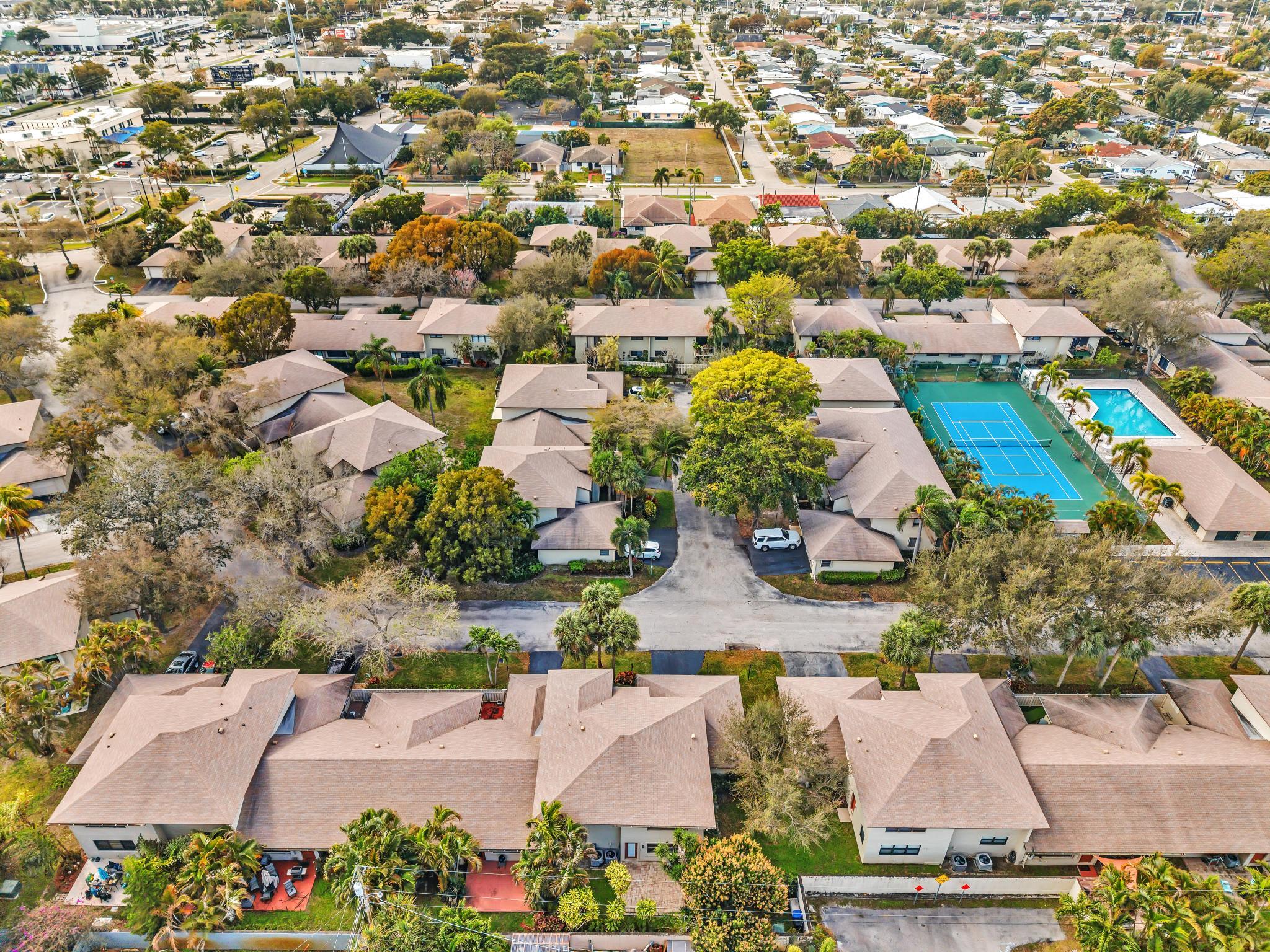 1779 NE 40th Place 405