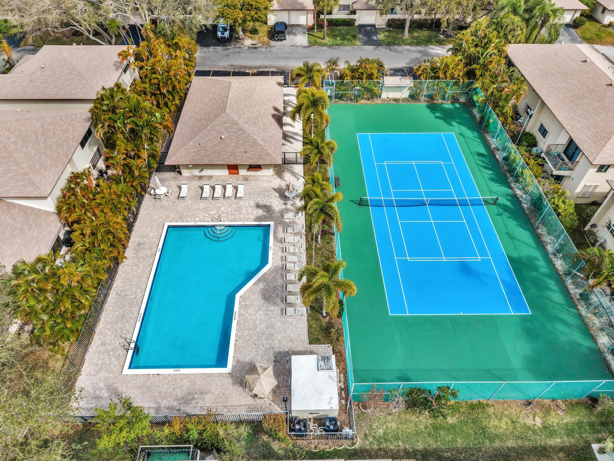 1779 NE 40th Place 405