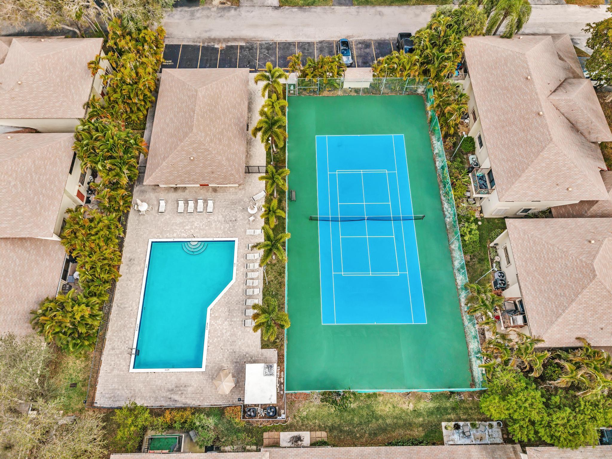 1779 NE 40th Place 405