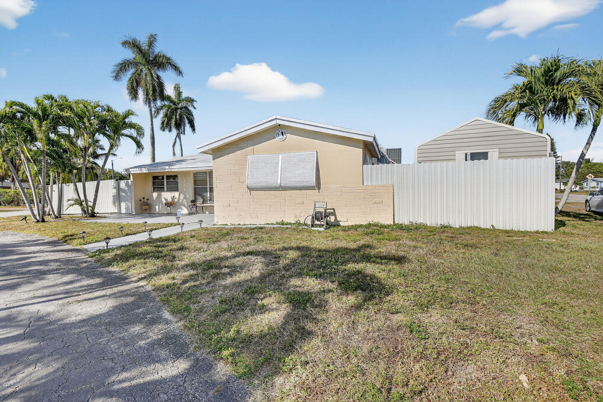 6721 SW 28th Court