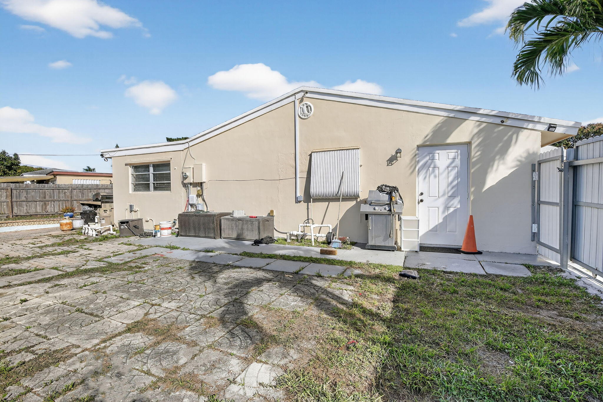 6721 SW 28th Court