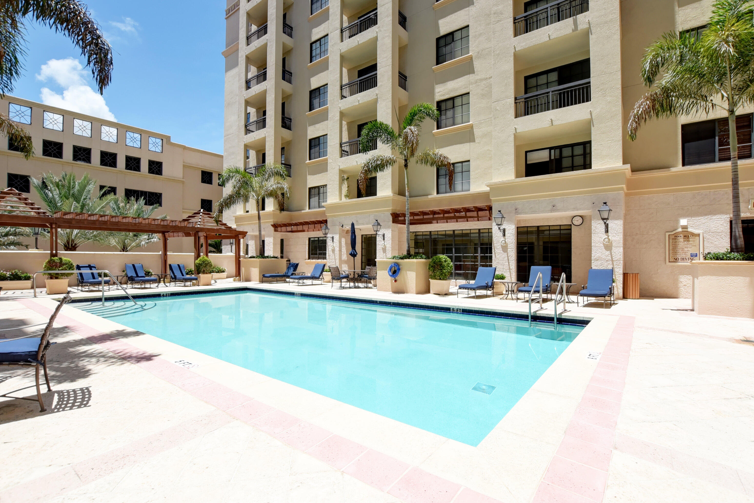 233 S Federal Highway Uph04