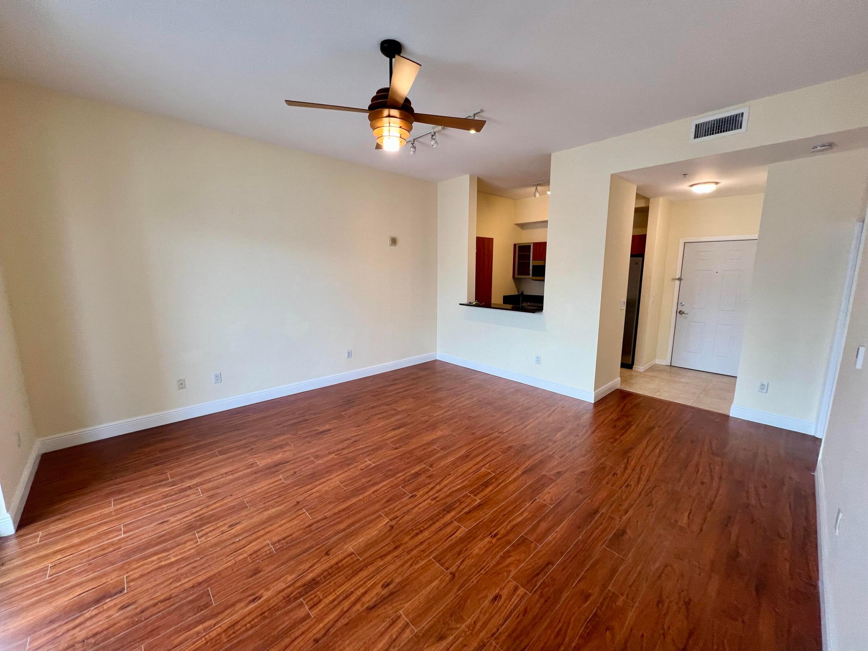 233 S Federal Highway Uph04