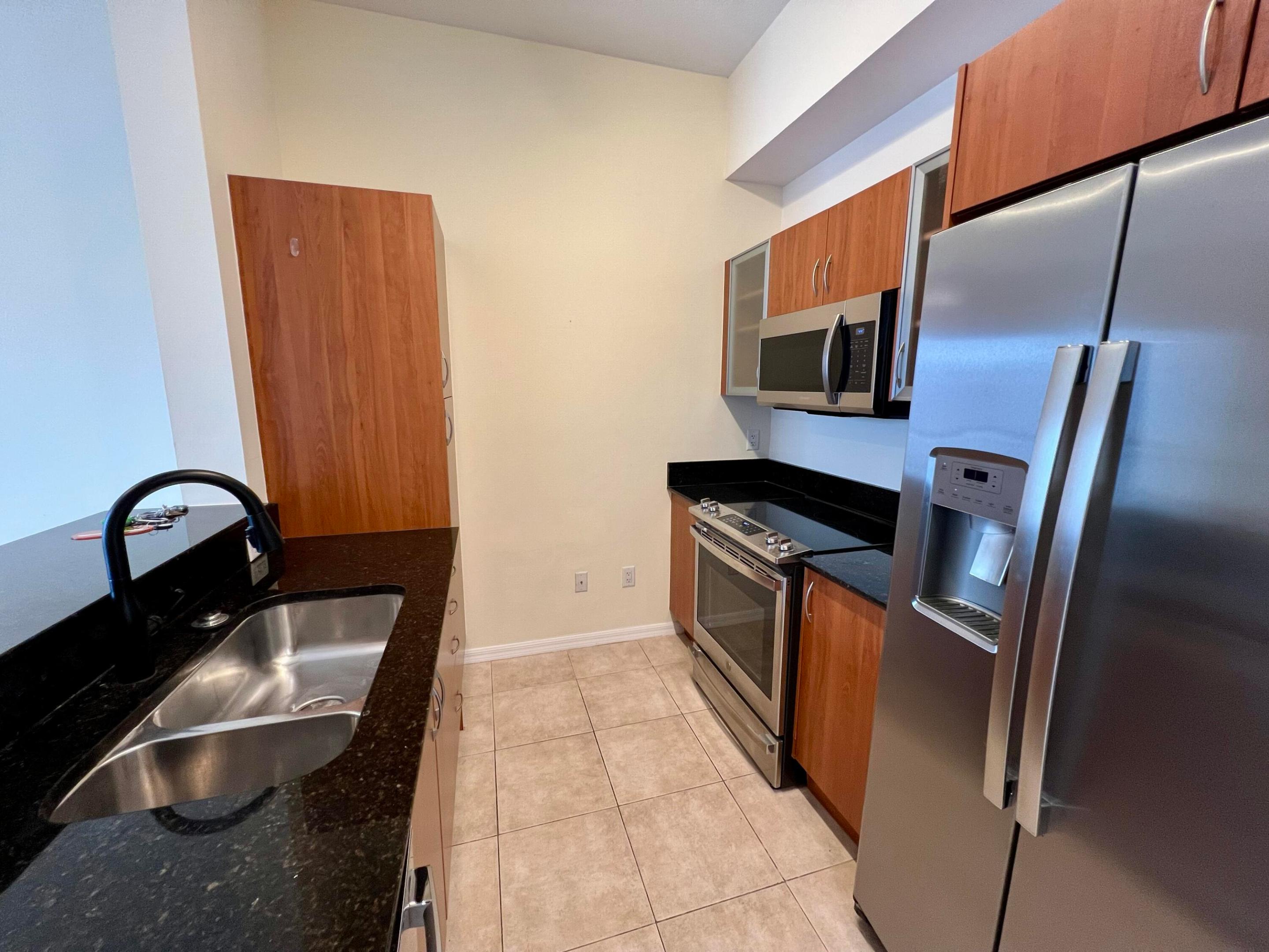 233 S Federal Highway Uph04