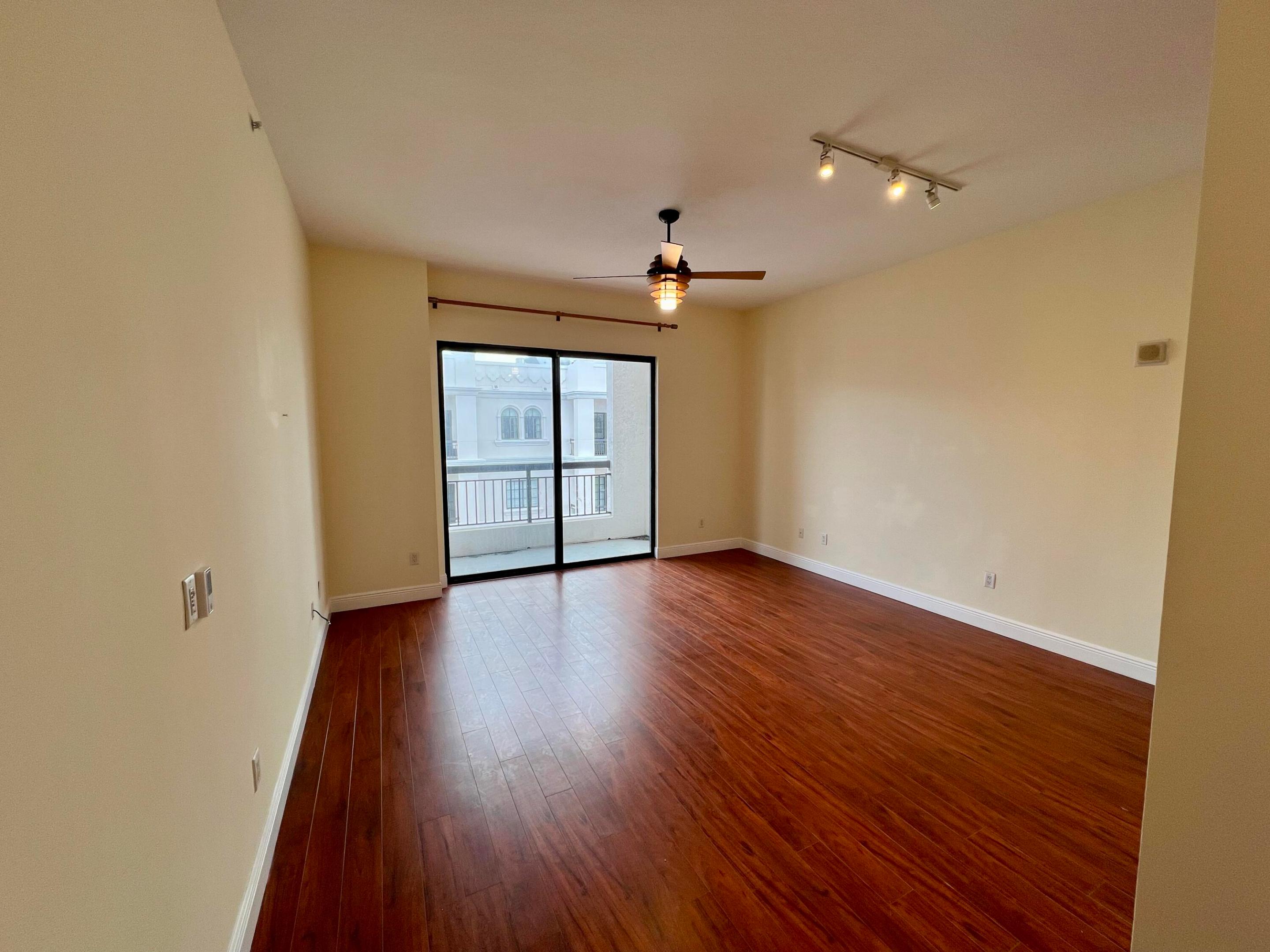 233 S Federal Highway Uph04