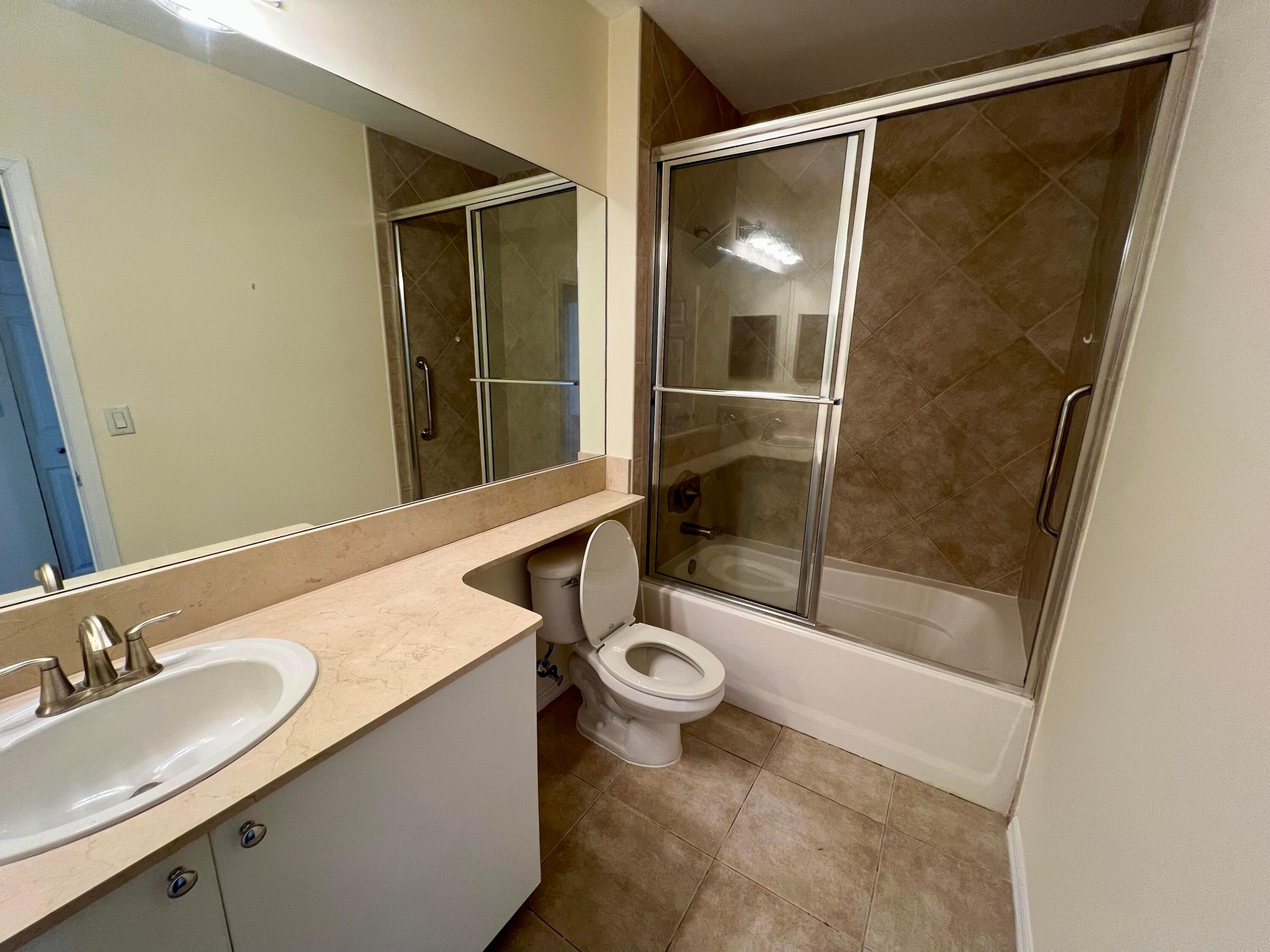233 S Federal Highway Uph04