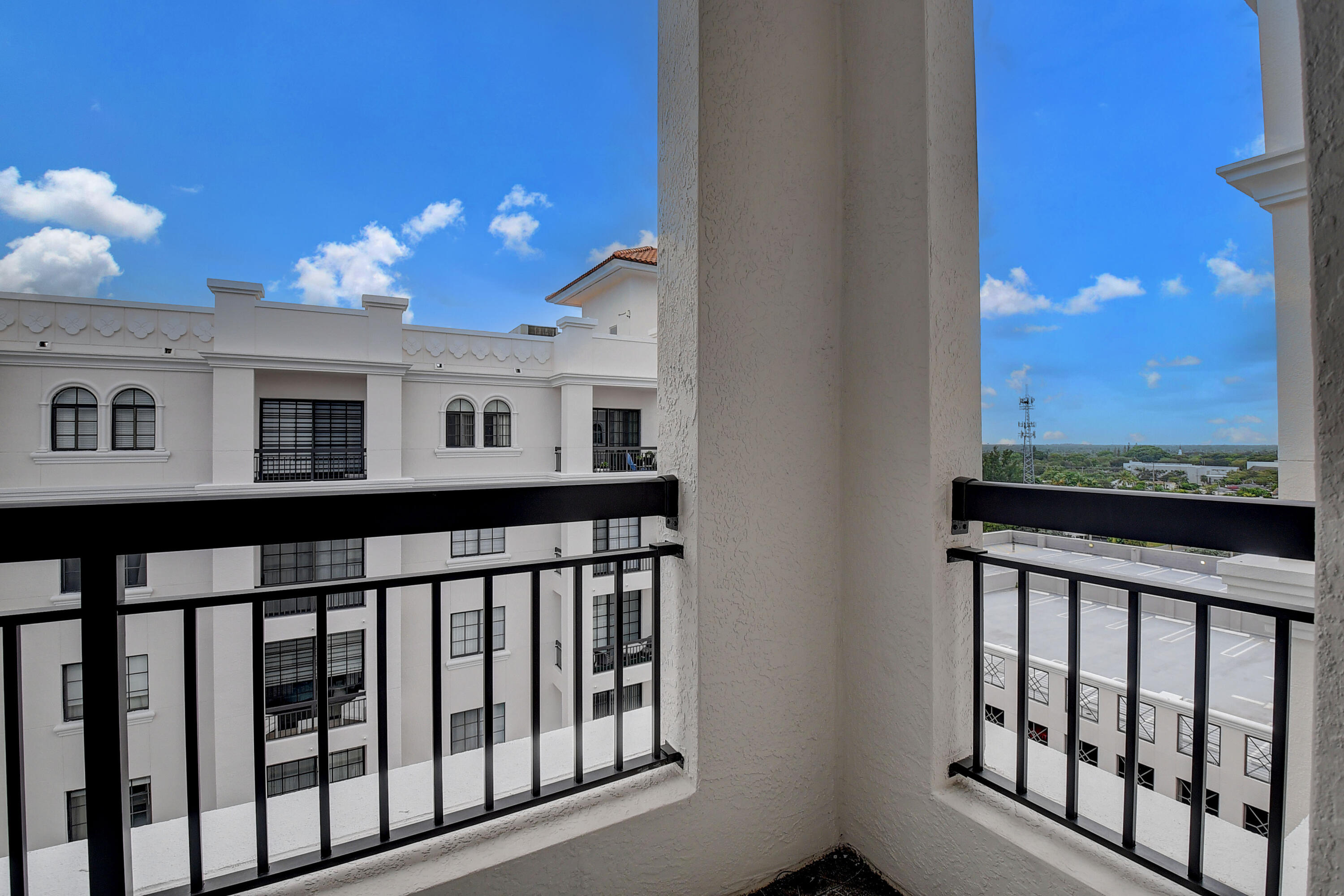 233 S Federal Highway Uph04