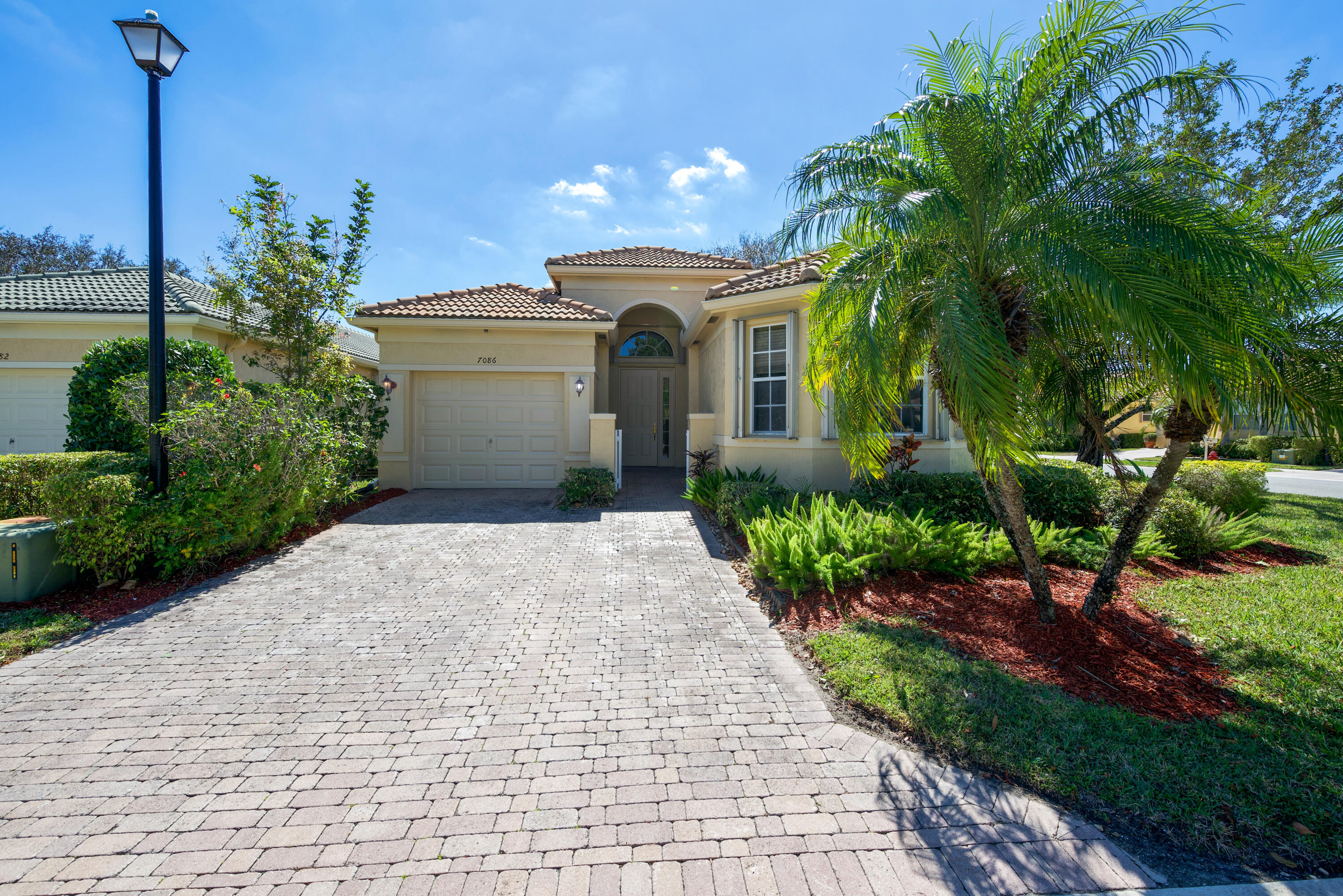 7086 Del Corso Lane