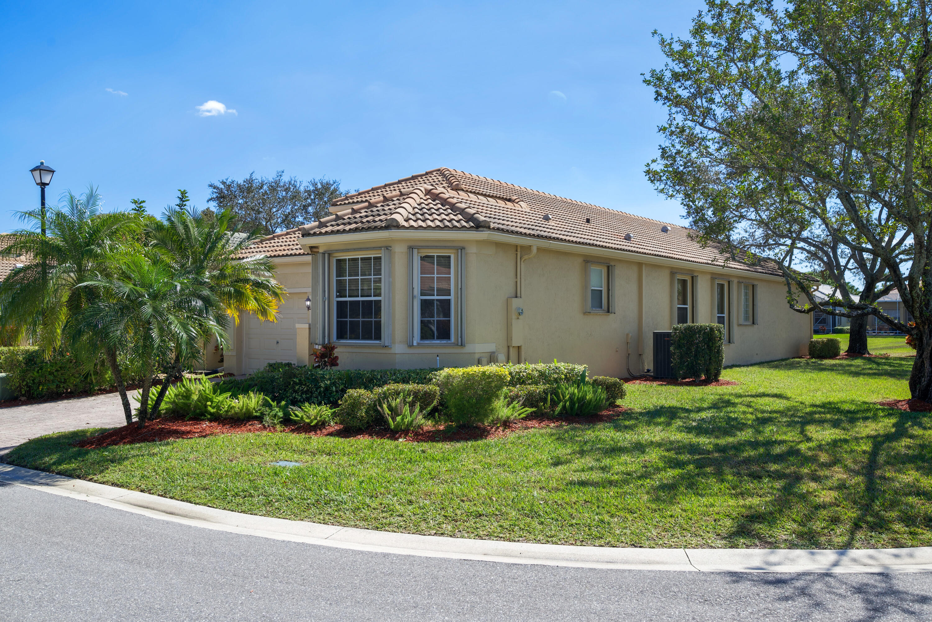 7086 Del Corso Lane
