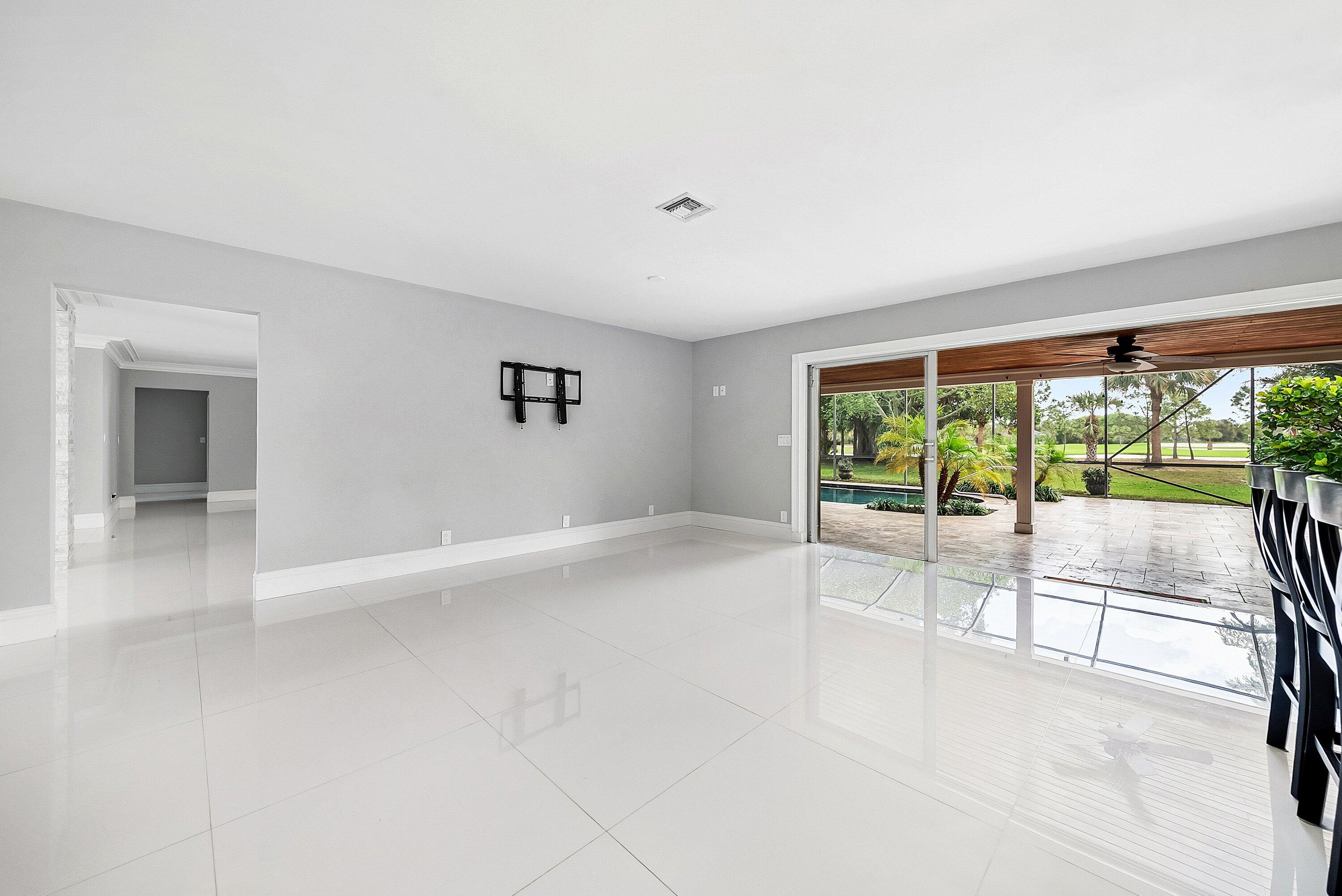 417 N Country Club Drive