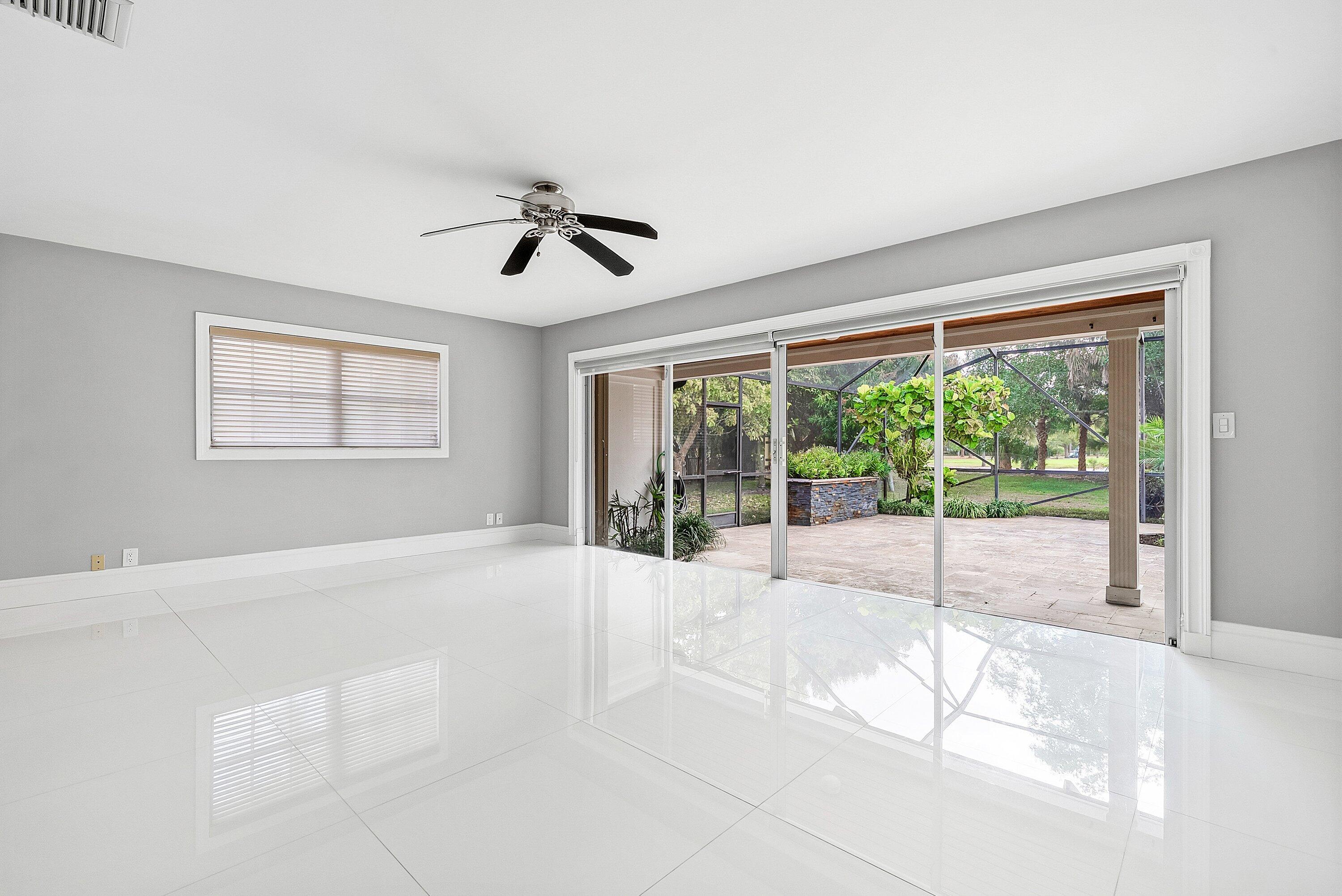 417 N Country Club Drive