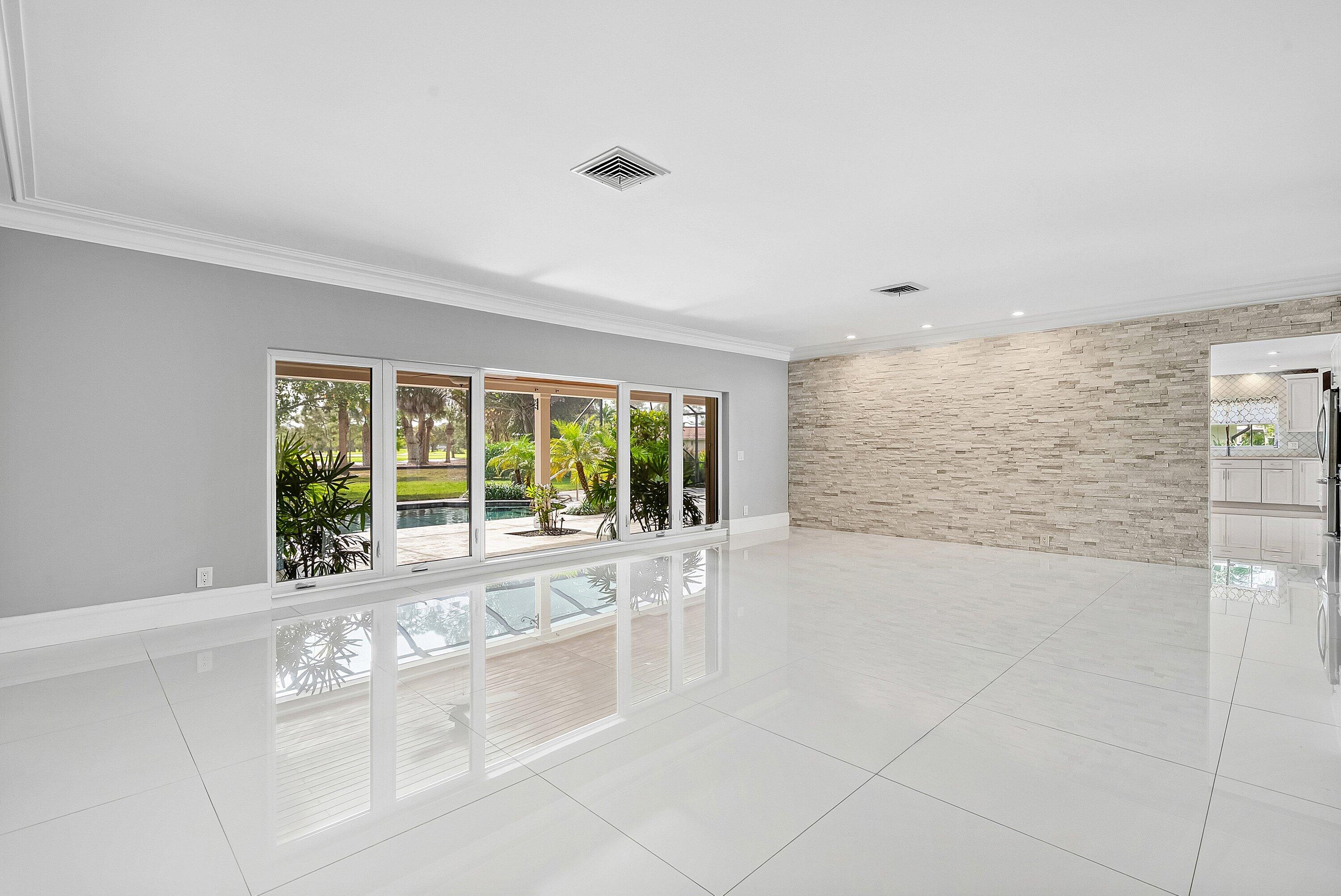 417 N Country Club Drive