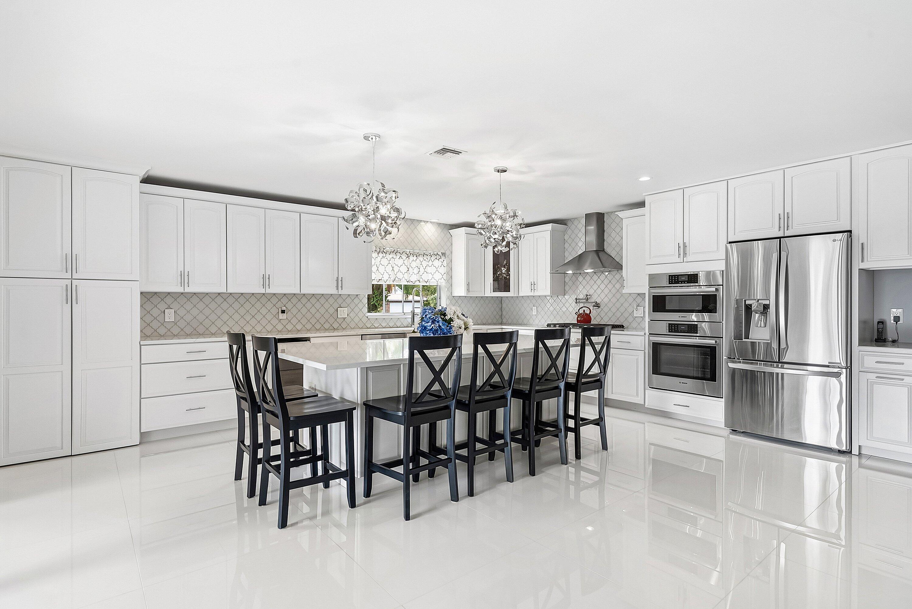 417 N Country Club Drive