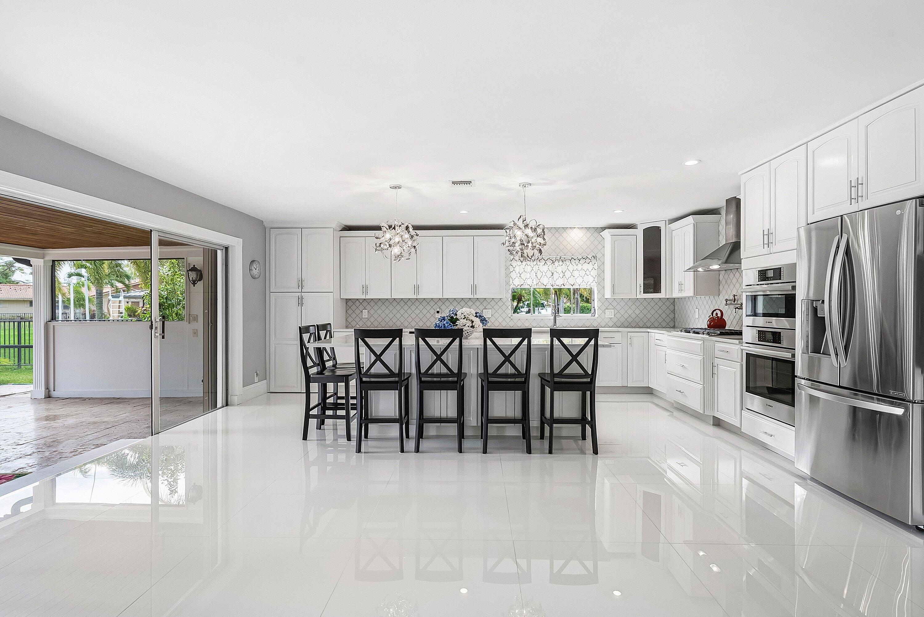 417 N Country Club Drive