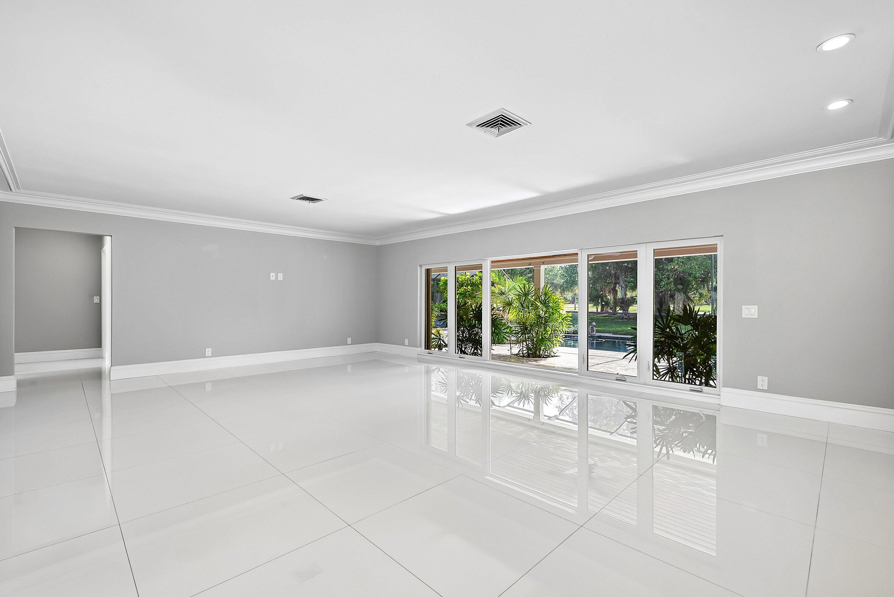 417 N Country Club Drive