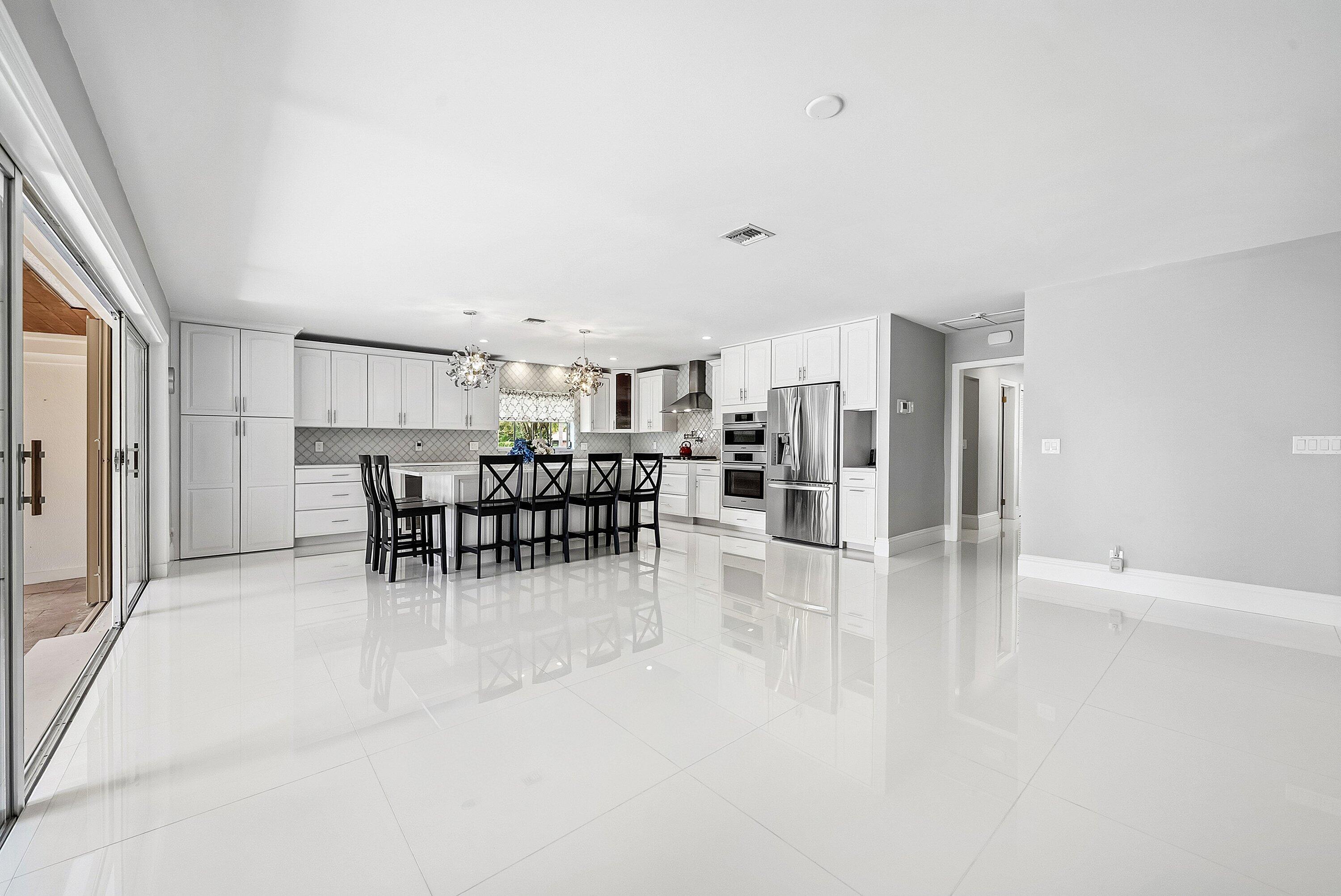 417 N Country Club Drive