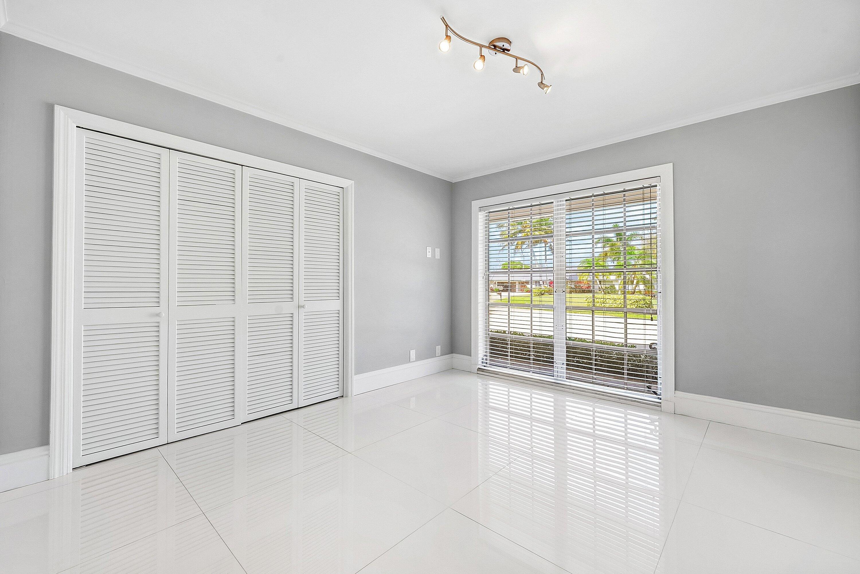 417 N Country Club Drive