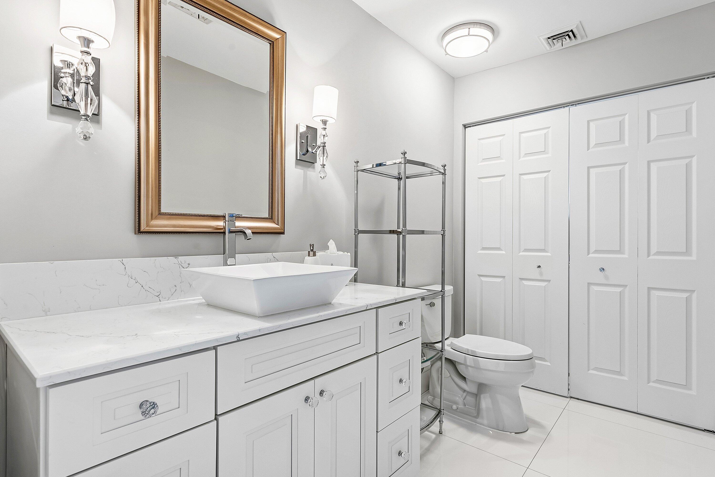 417 N Country Club Drive