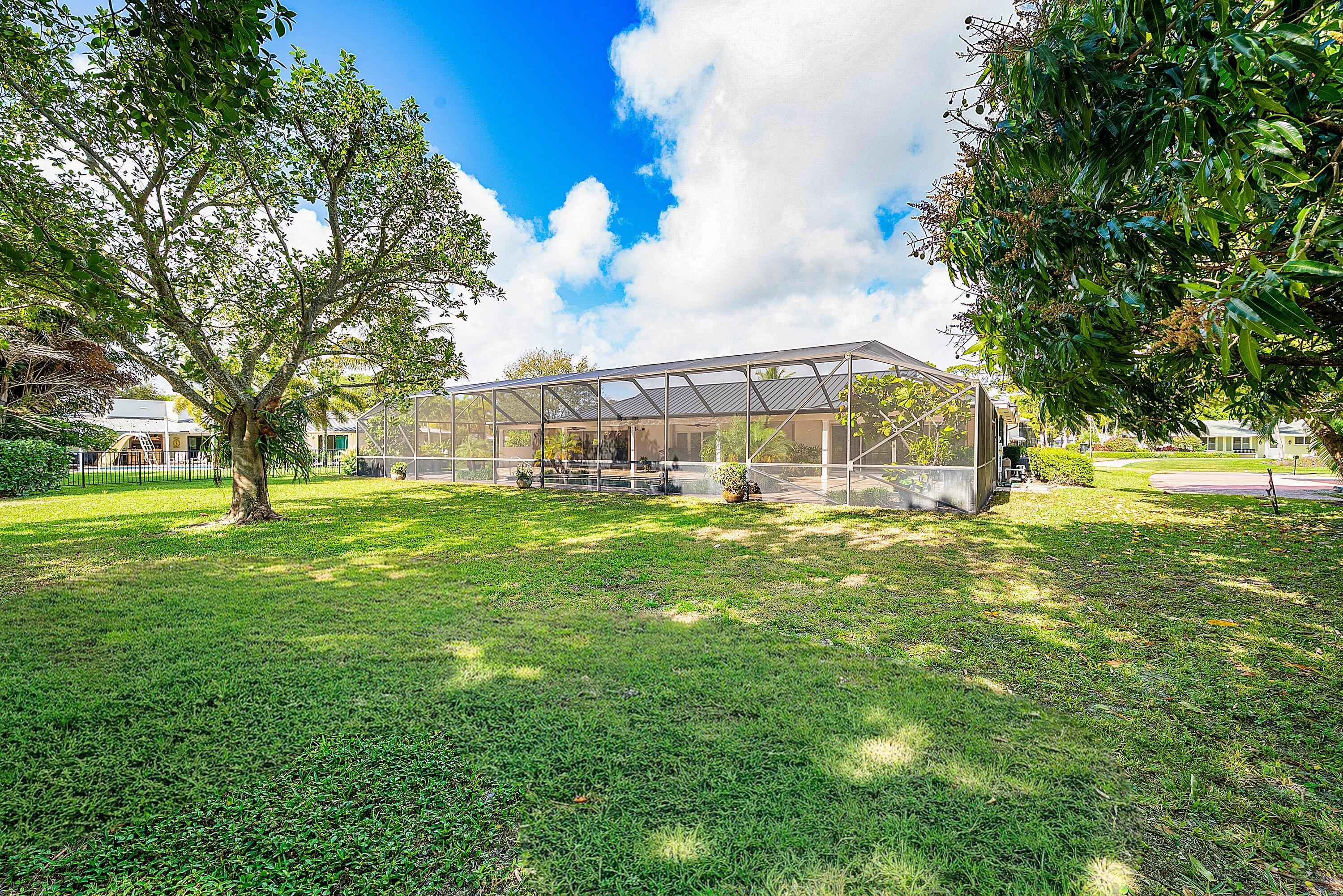 417 N Country Club Drive