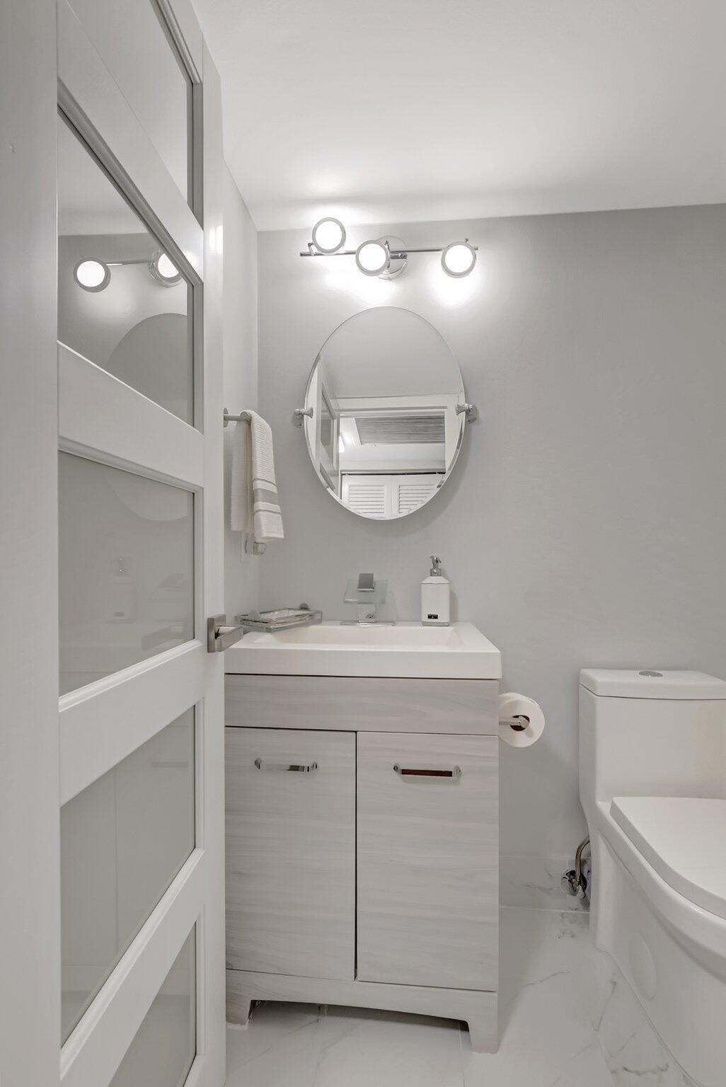 1044 Rexford C