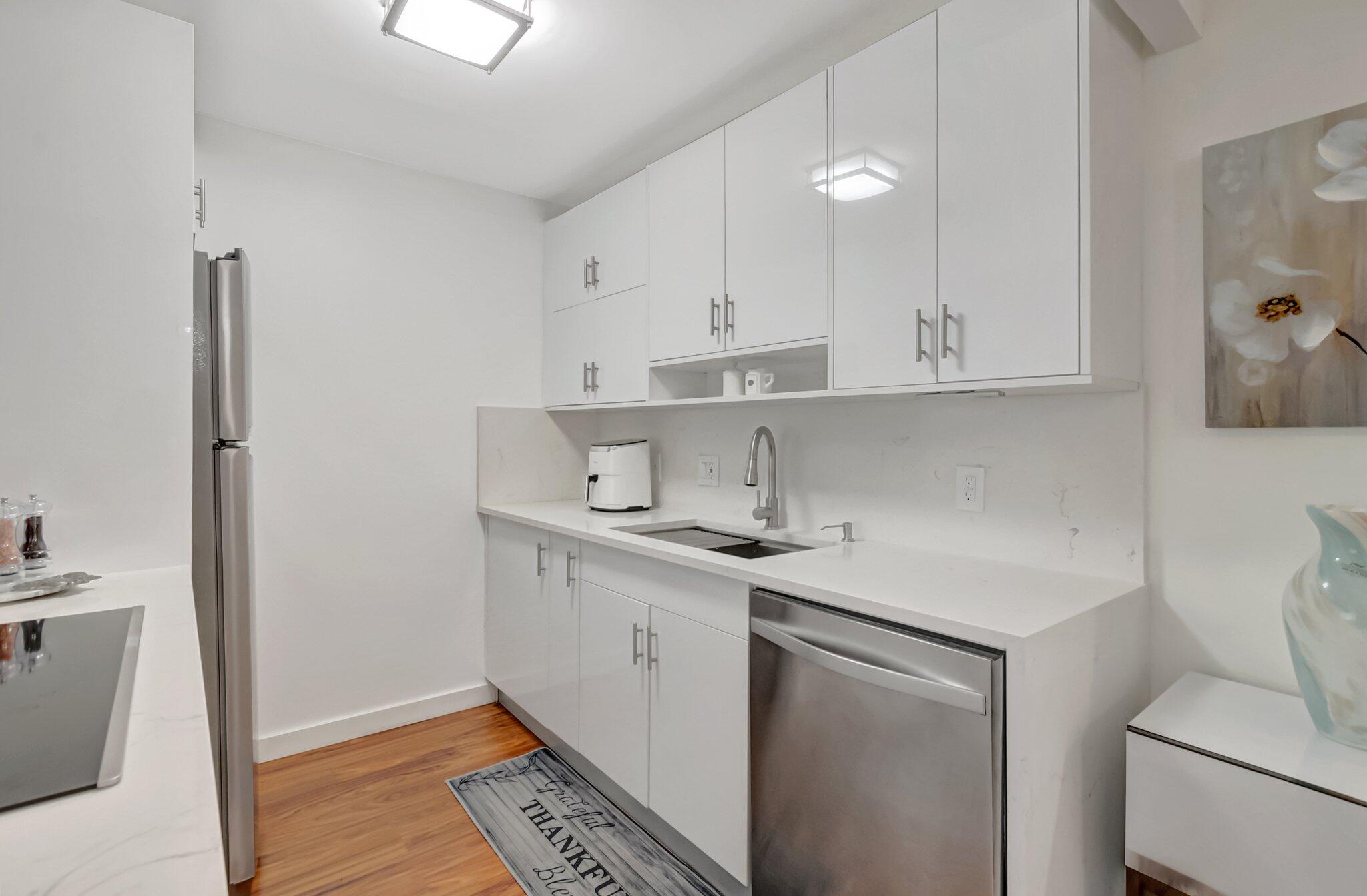 1044 Rexford C