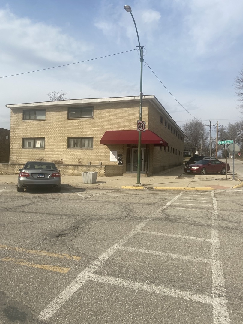 200 W Saint Paul Street