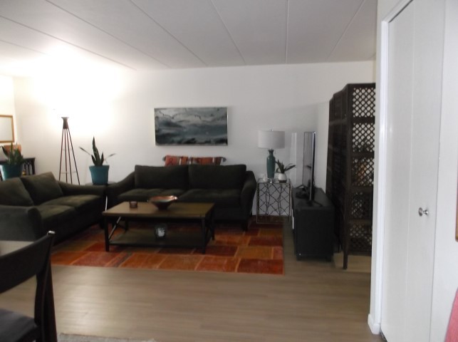 9637 S Keeler Avenue Unit: 1E