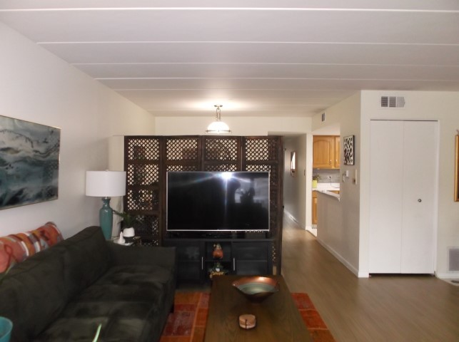 9637 S Keeler Avenue Unit: 1E