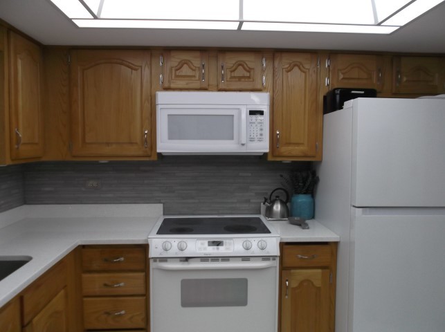 9637 S Keeler Avenue Unit: 1E