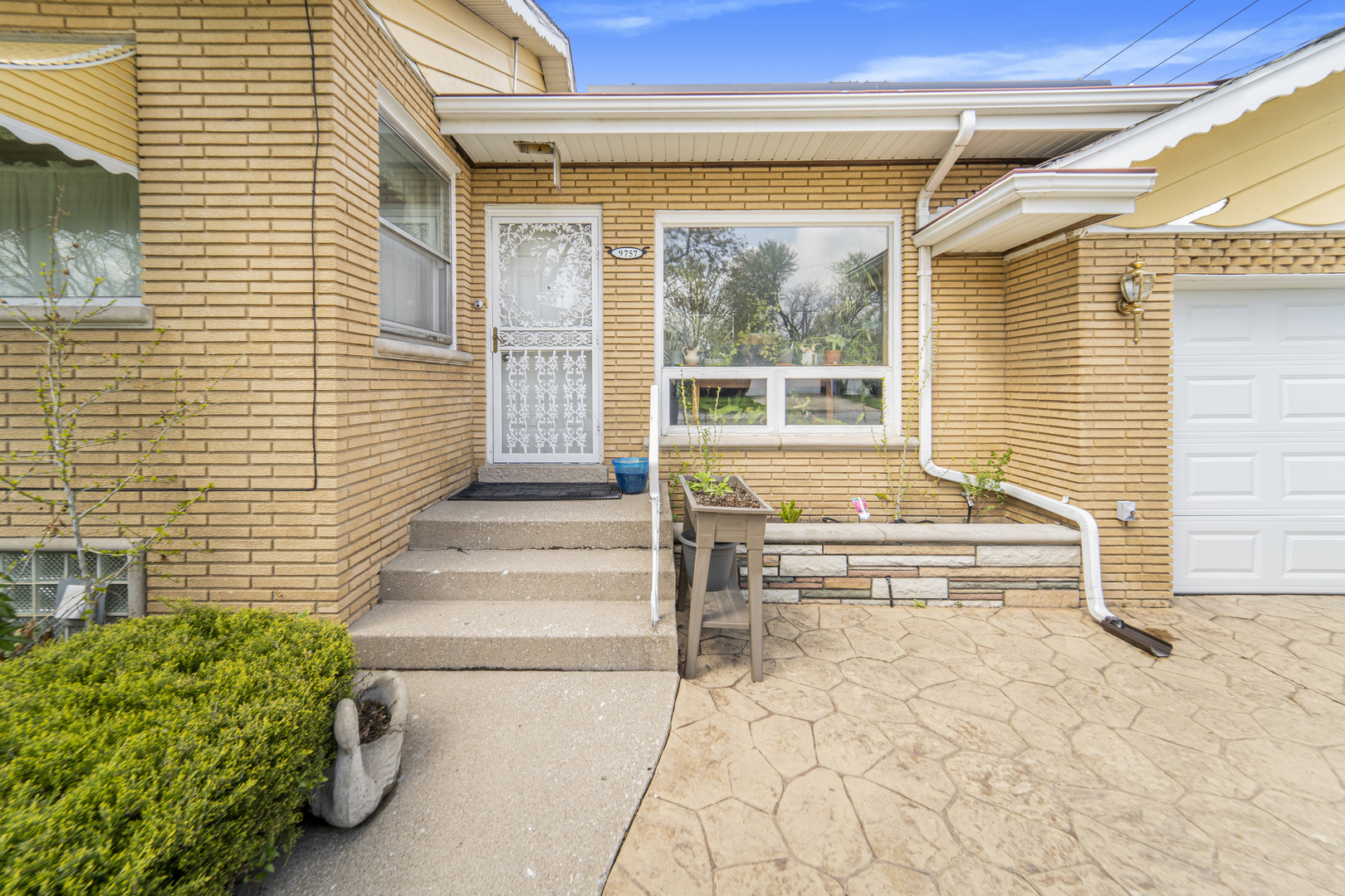 9757 S Oakley Avenue