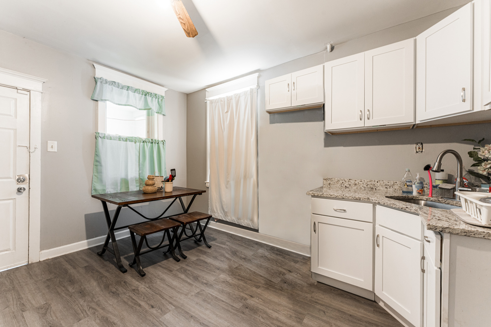 1427 N Ridgeway Avenue