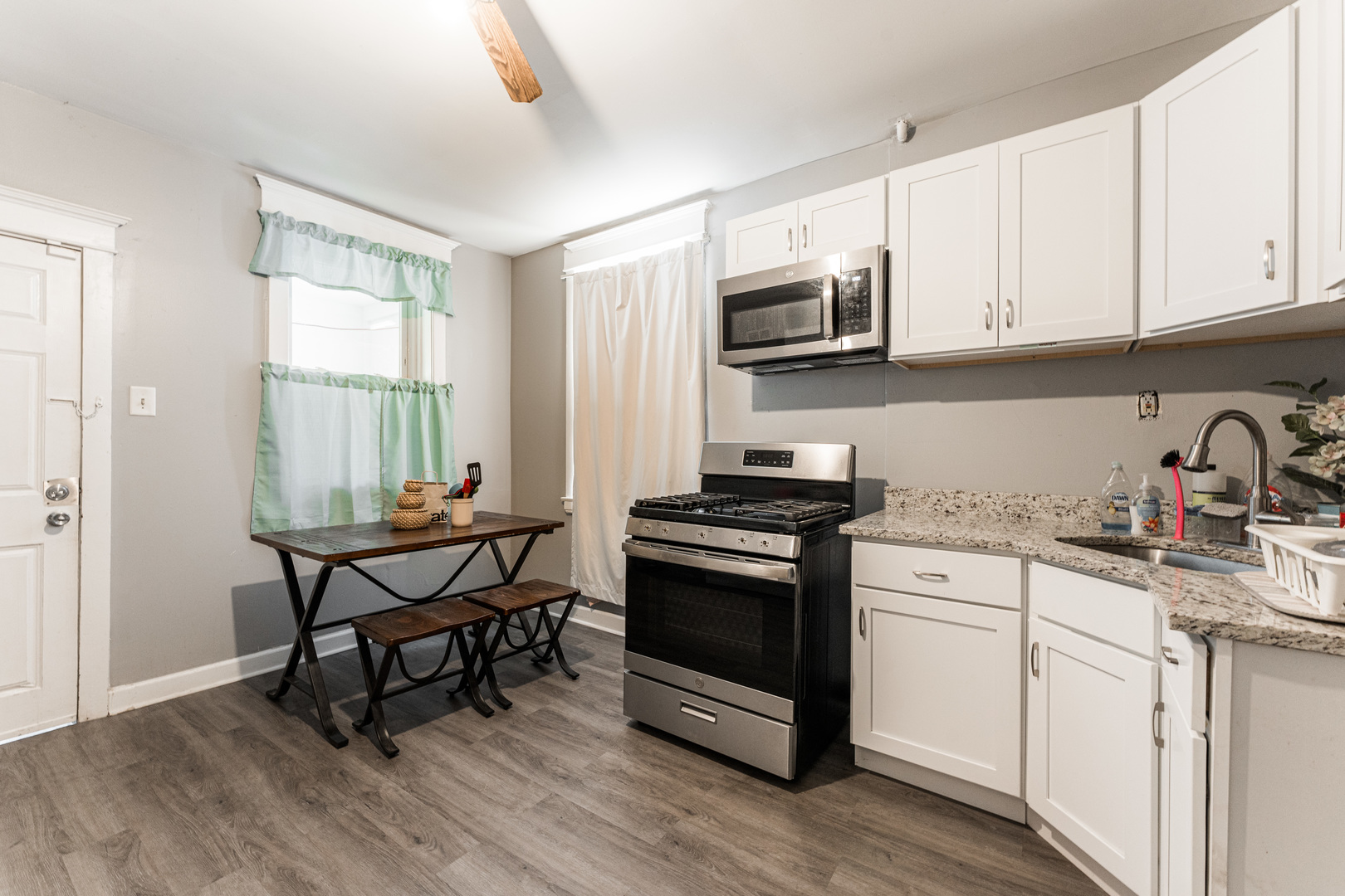 1427 N Ridgeway Avenue