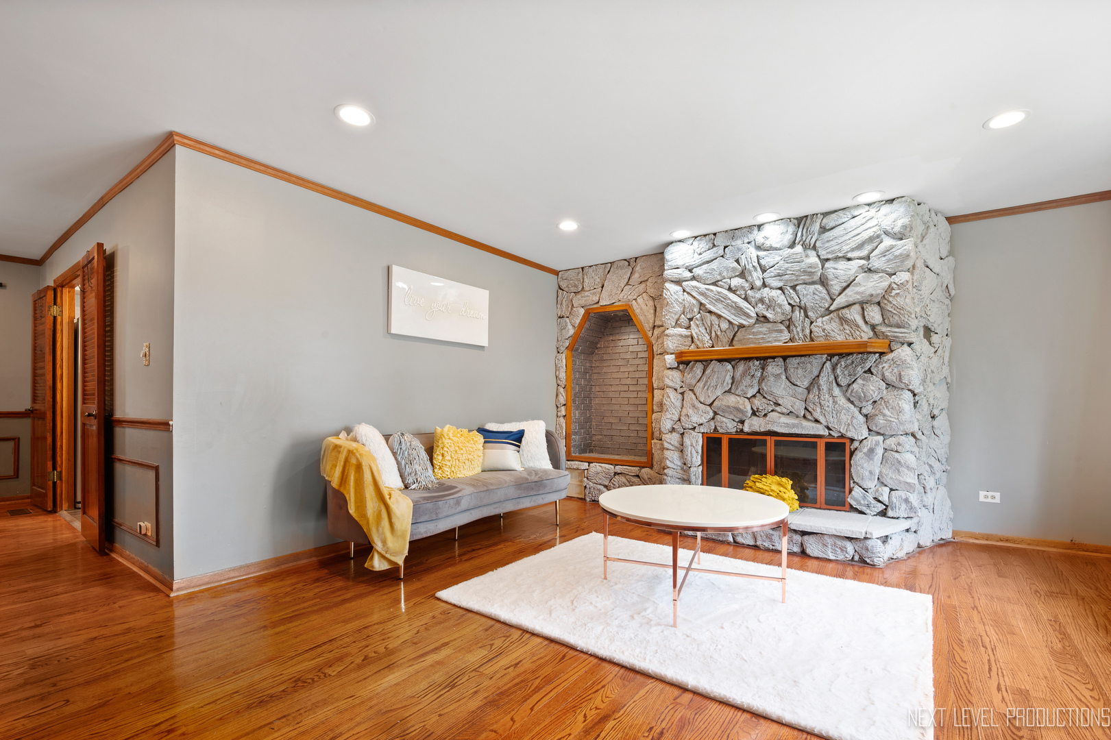 22816 Ridgeway Avenue