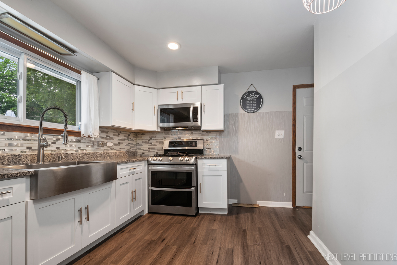 22816 Ridgeway Avenue