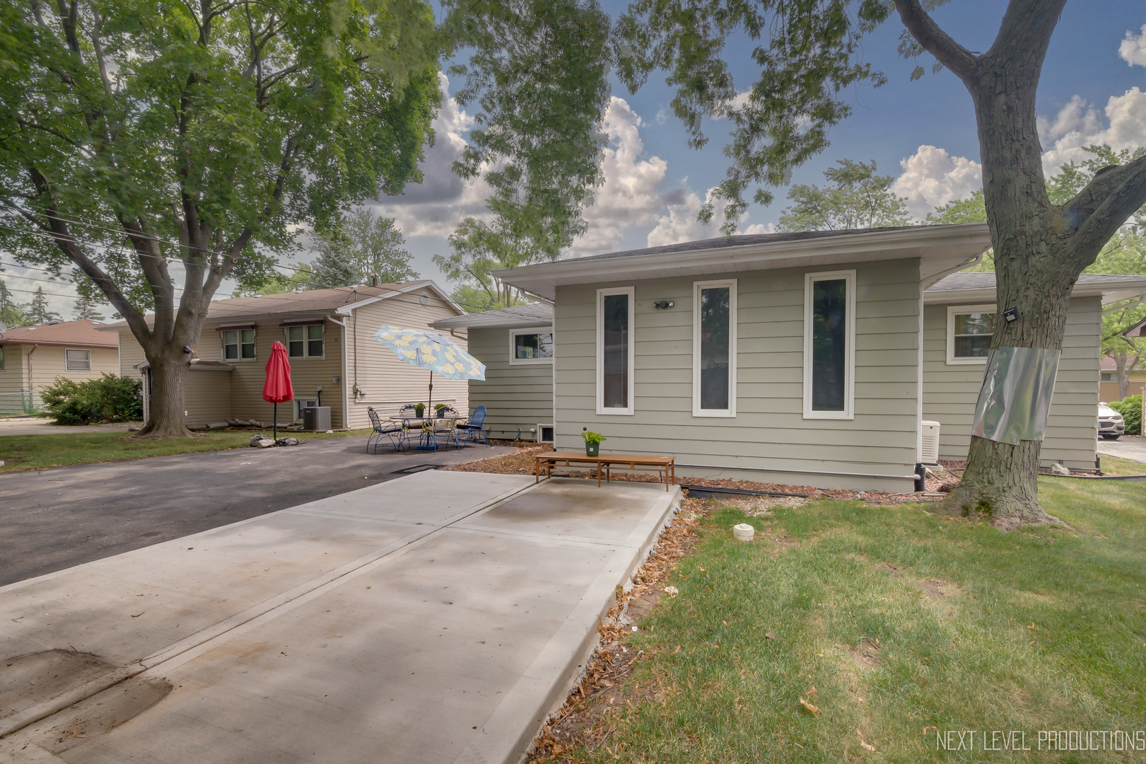 22816 Ridgeway Avenue