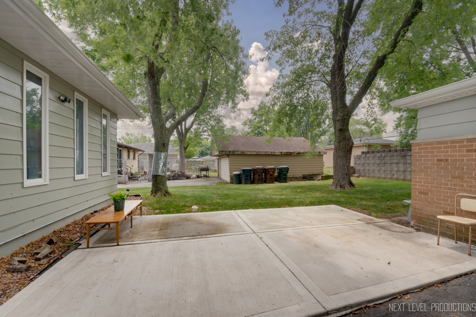 22816 Ridgeway Avenue