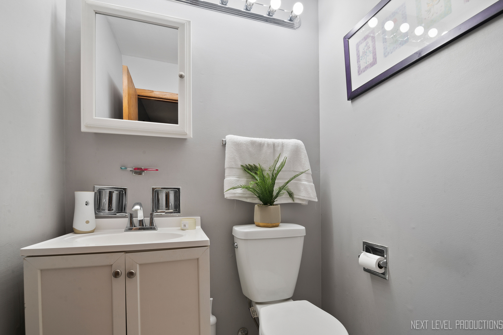 22816 Ridgeway Avenue