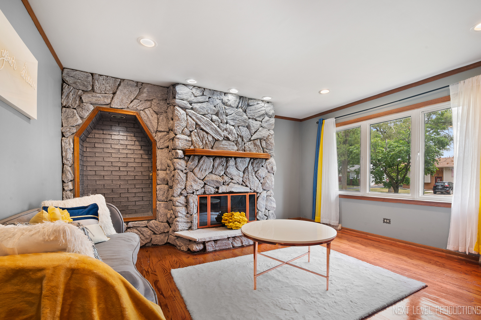 22816 Ridgeway Avenue