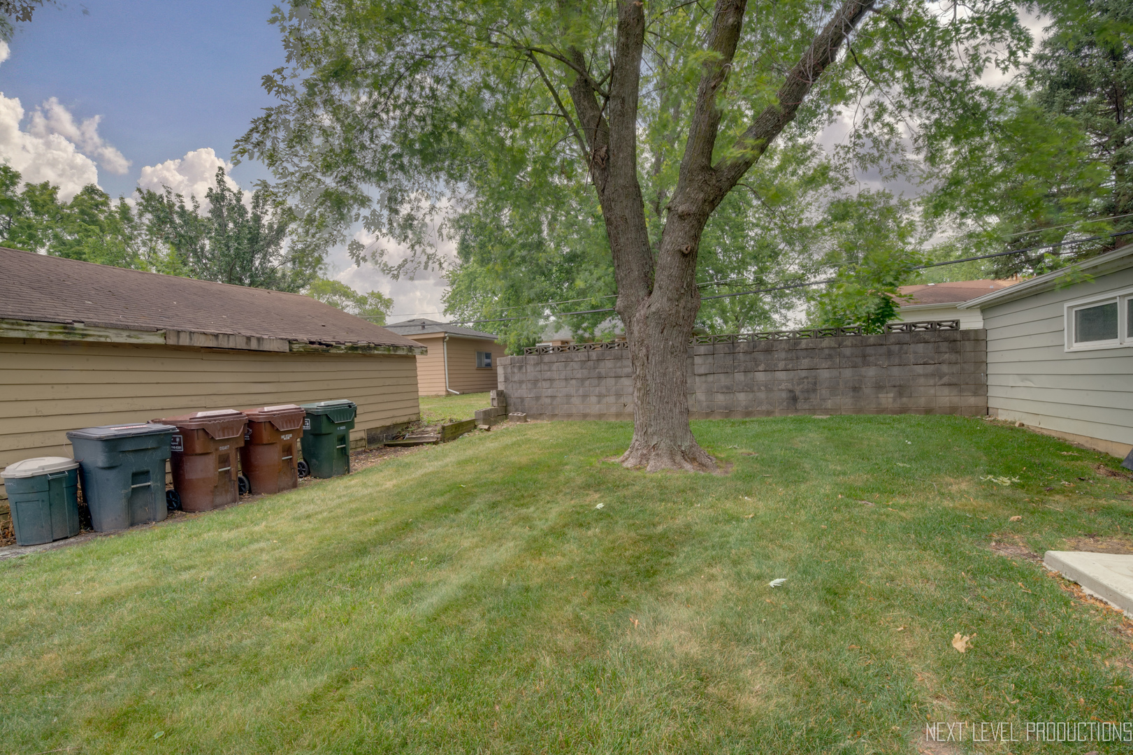 22816 Ridgeway Avenue